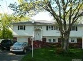 305 40th St, Copiague, NY