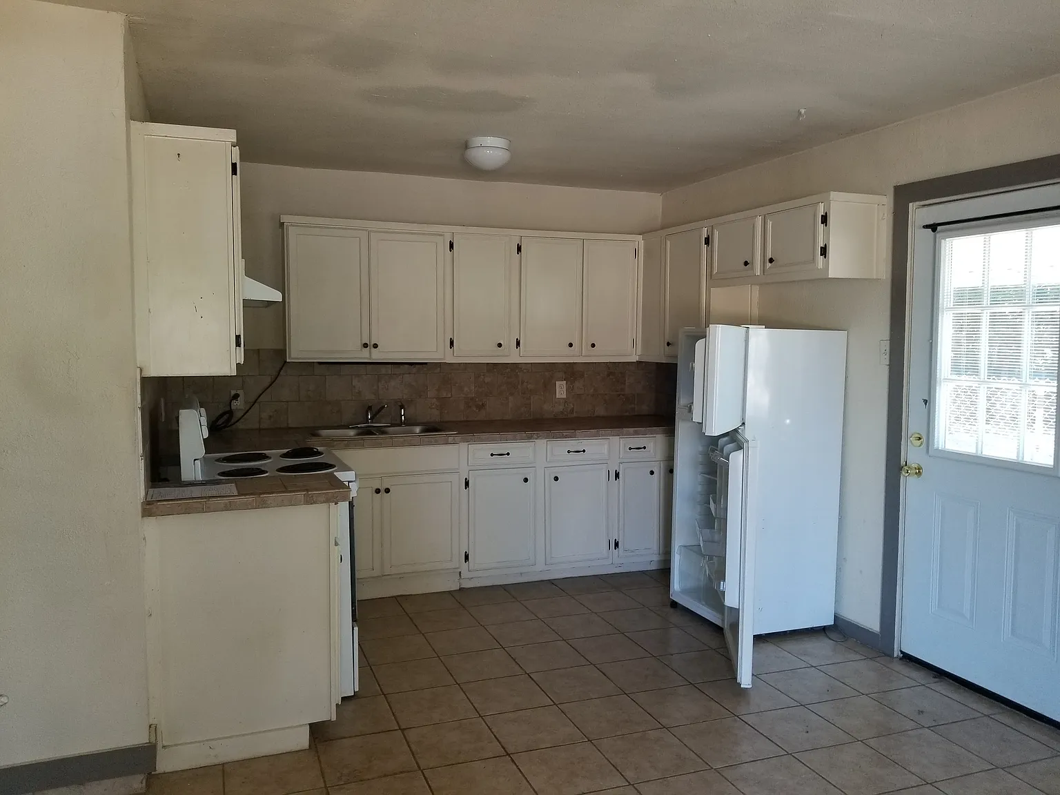 1 bed, 576 sqft, $1,350 — Photo 2