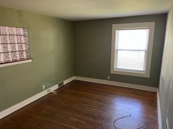 1123 Lewis St #5, Dekalb, IL 60115