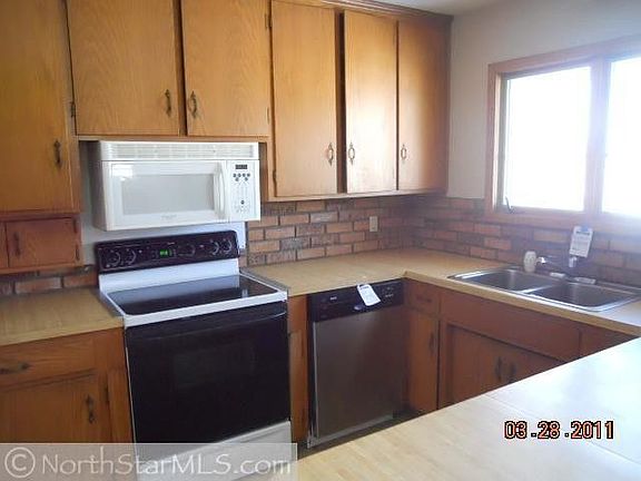 4th image of 410 Edgewood Ave N