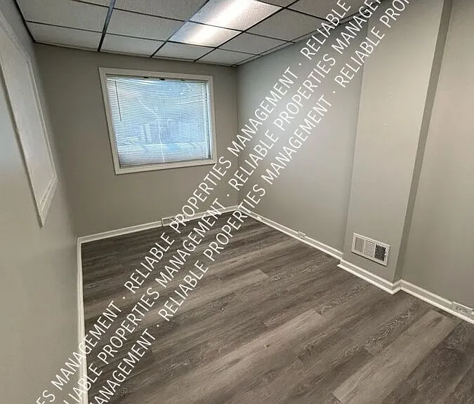 910 Broadway — Photo 2