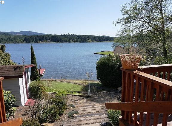4th image of 1184 NE Lake Dr