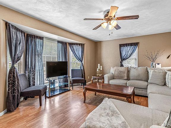 5th image of 606 La Haye St