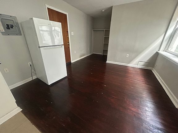 4th image of 3416 Spring Garden St #B14