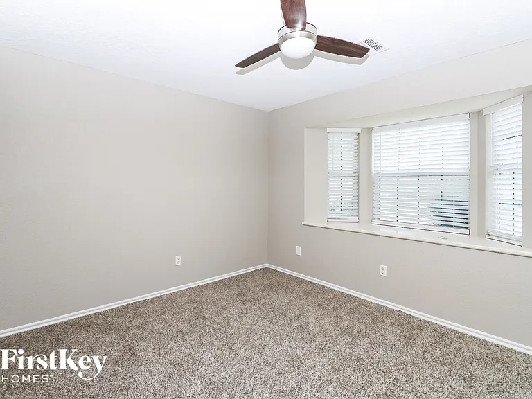 800 Adams Trl — Photo 8