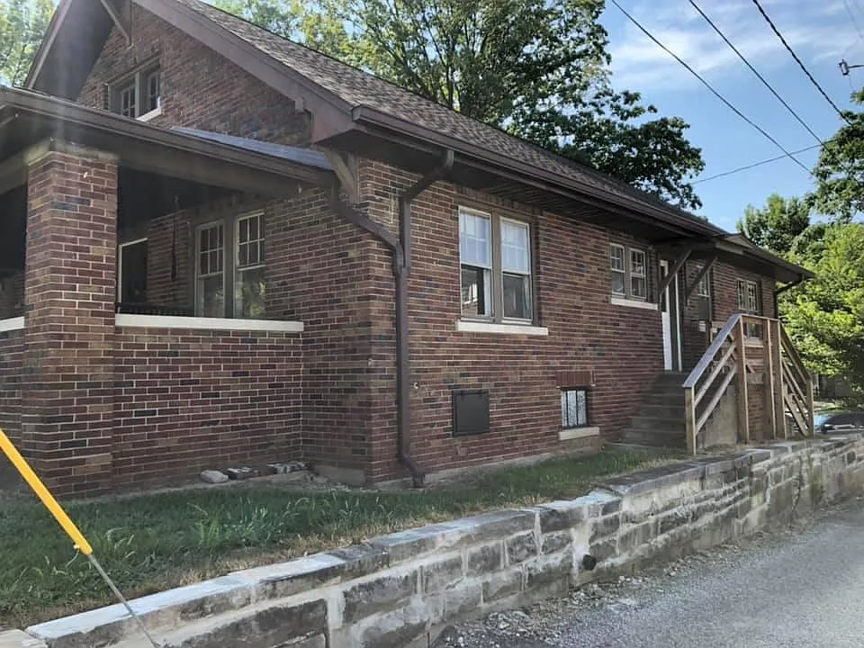 4 bed, 1.5 bath, $4,200 — Photo 2