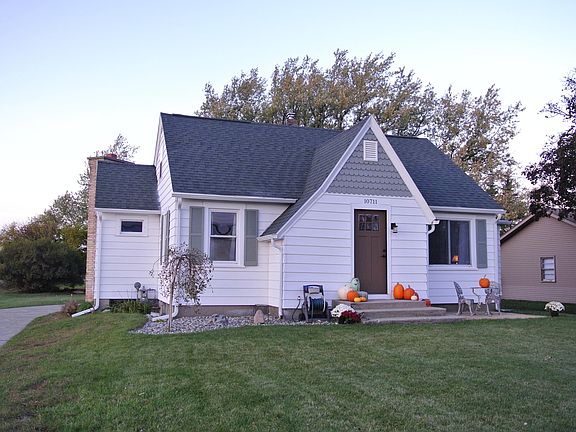 3rd image of 10711 James St