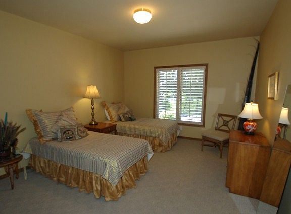 4th image of 898 Mendakota Ct