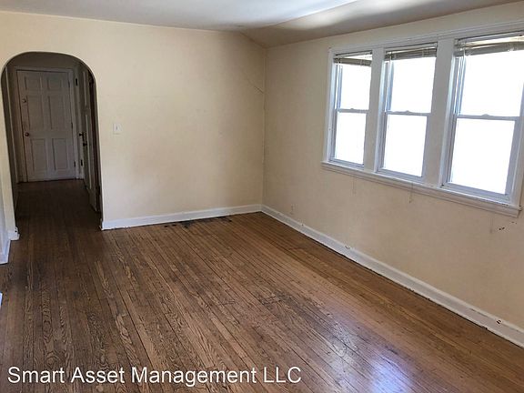 5th image of 1510 E Newport Ave
