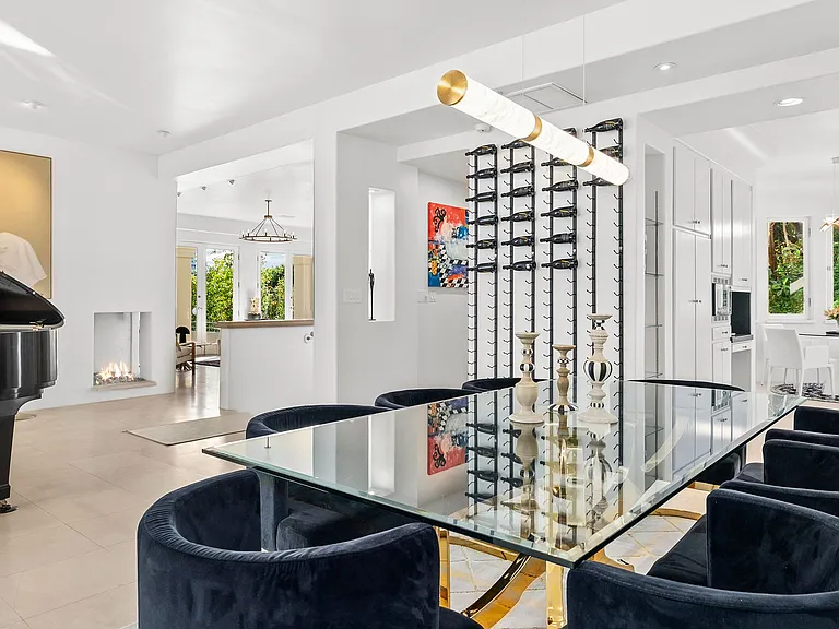1368 N Doheny Pl — Photo 14