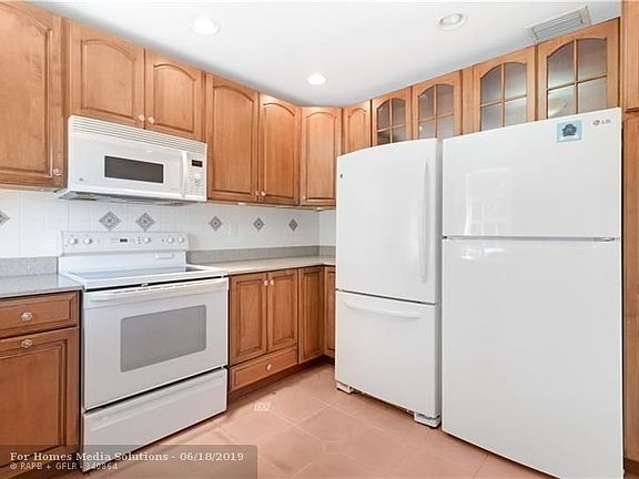 4th image of 41 NE 53rd Ct