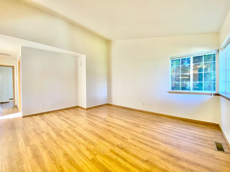 811 Jamie Dr — Photo 4