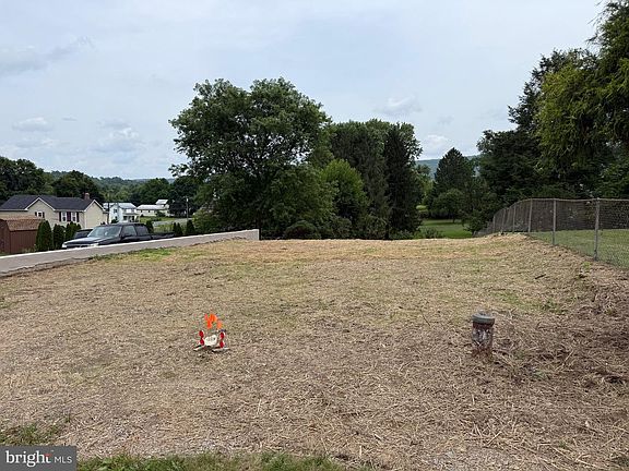 3rd image of 45 Rockford Rd