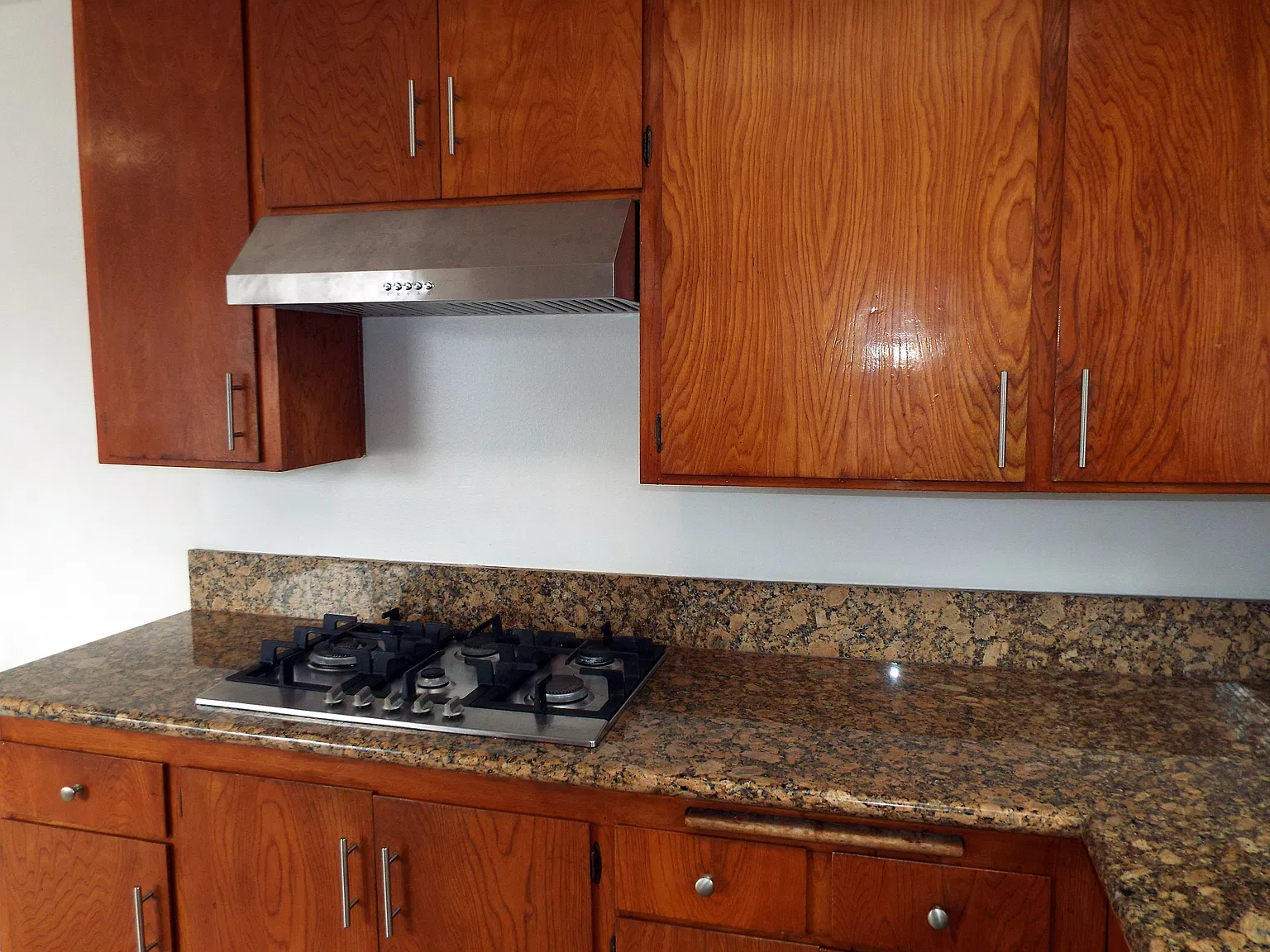 219 Newport Ave — Photo 2