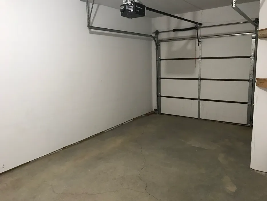 Garage Interior - 5805 Victoria Ave #H