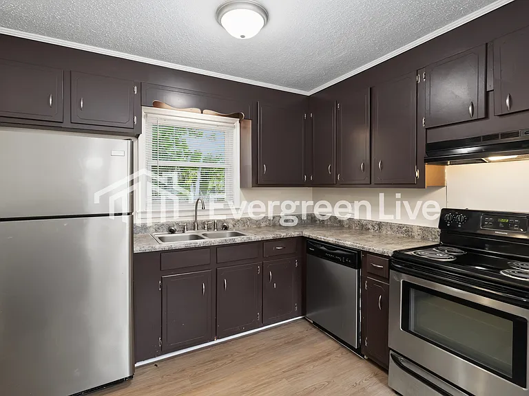 412 Dutch Dr — Photo 5