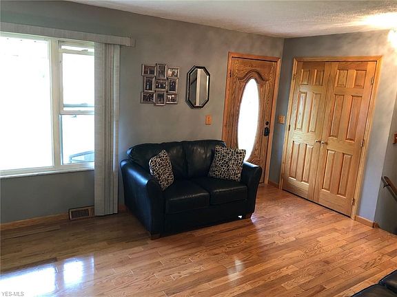 2nd image of 3280 Butternut Dr