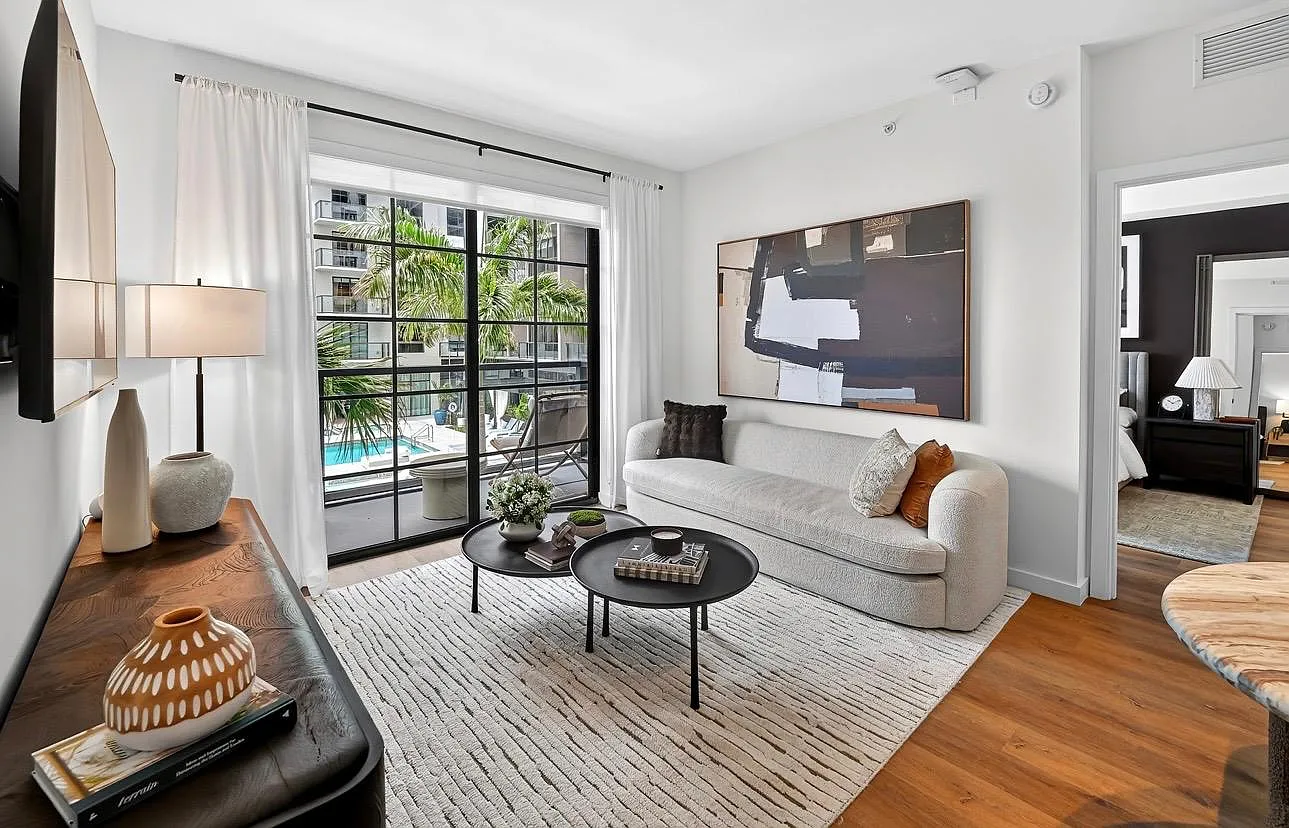 1 bed, 890 sqft, $2,600 — Photo 3