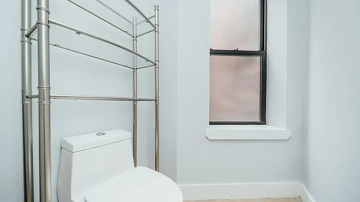 Rented by Nooklyn NYC LLC | media 53