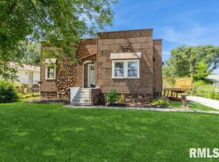 432 12th St, Silvis, IL 61282