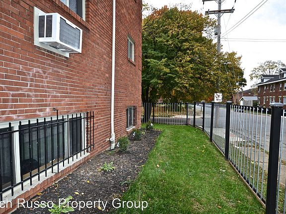 4th image of 1580 E Mound St APT 1580