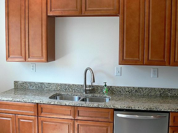2nd image of 1020 Manning Dr