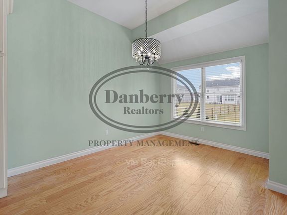5th image of 14866 Lake Winds Dr