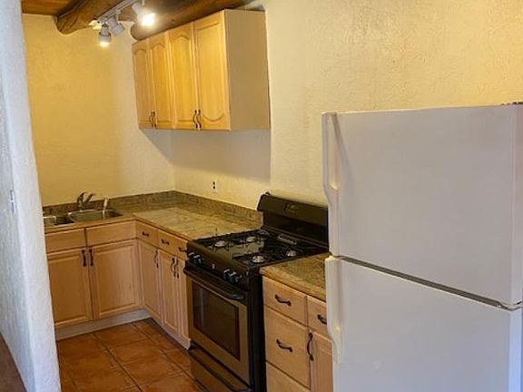 4th image of 832 E Palace Ave APT B