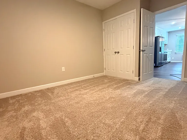 1104 Oak Knoll Ter SE — Photo 8