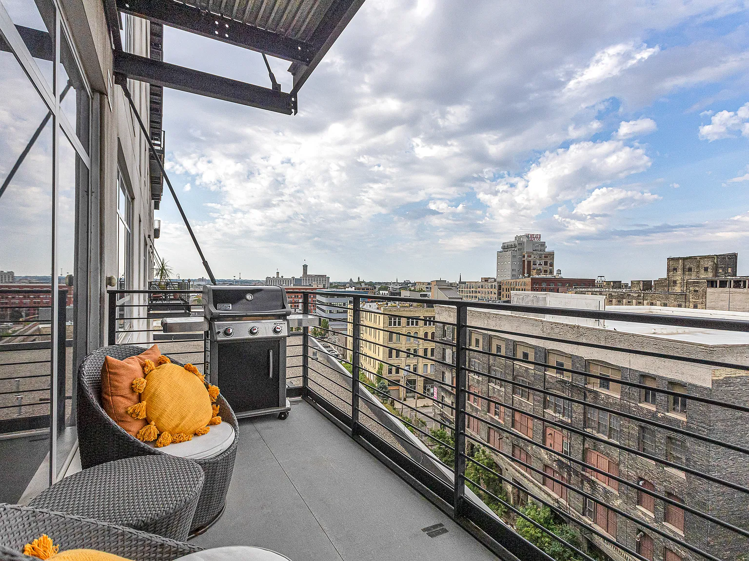 1 bed, 906 sqft, $2,300 — Photo 4