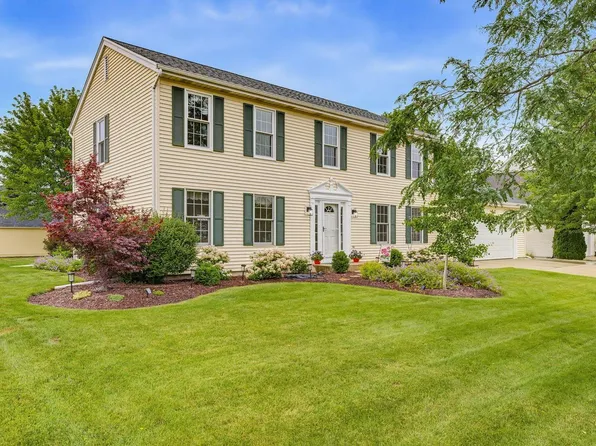 688 W Hickory LANE, Saukville, WI 53080