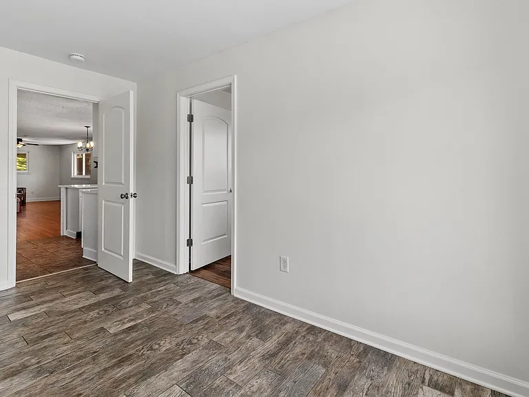 969 Henderson Ave — Photo 37