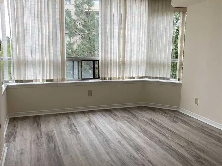 91 Townsgate Dr #411 — Photo 8