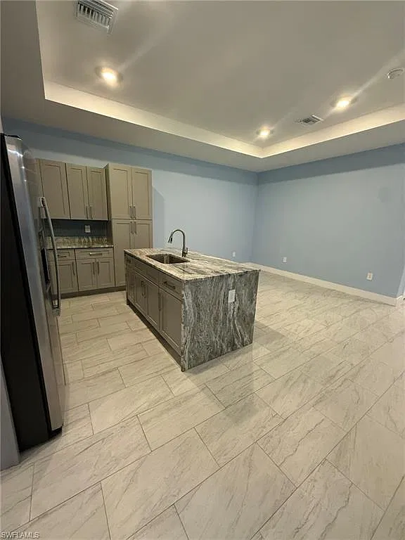 6 bed, 7.0 bath, 2228 sqft, $825 — Photo 2