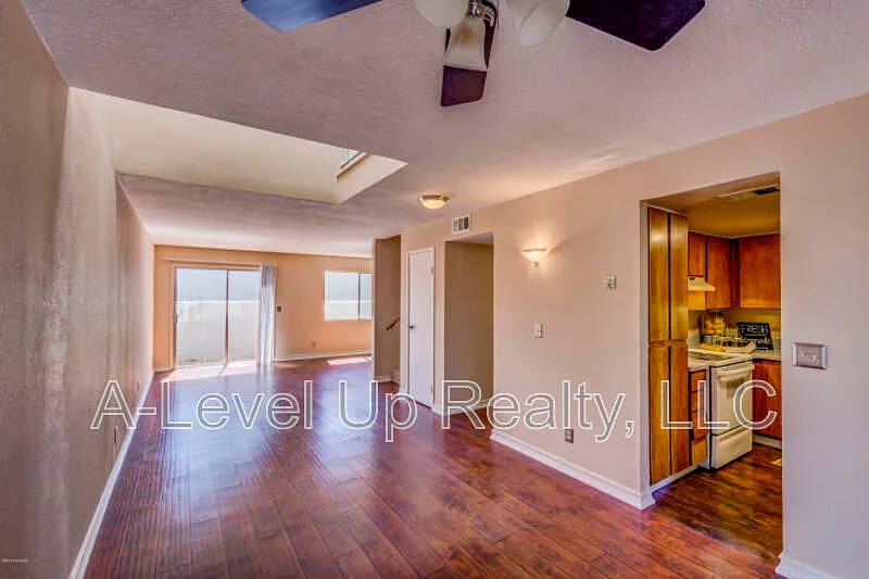 2 bed, 2.5 bath, 1500 sqft, $1,400 — Photo 3