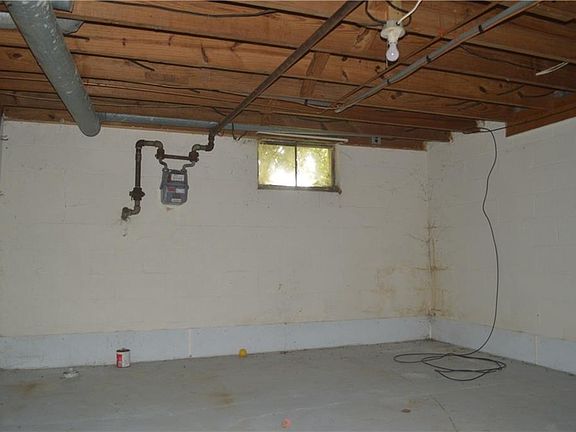 5th image of 237 Oakwood Dr