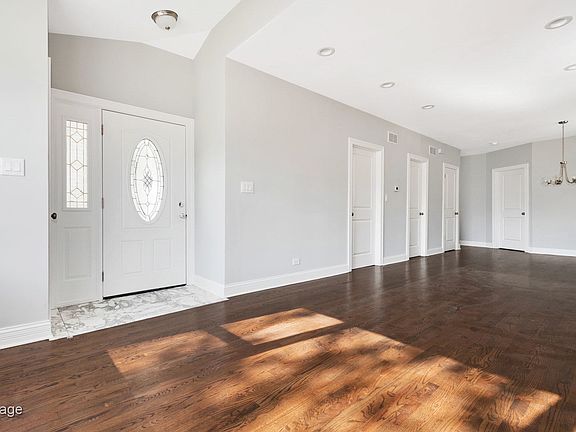 4th image of 5440 W Warwick Ave