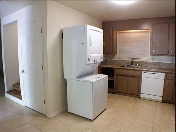 5th image of 818 W 1st St #1/2