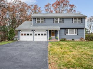 80 Sesame St, Tewksbury, MA 01876