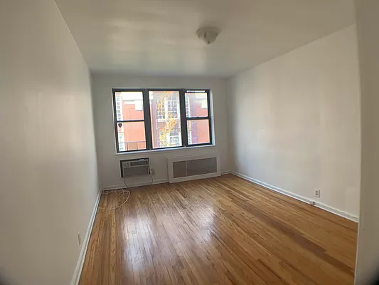 Rented by Salon Realty Corp | media 12