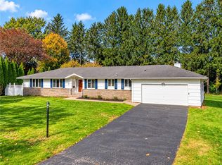 195 Hibiscus Dr, Rochester, NY 14618