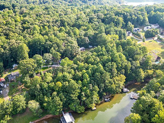 5th image of 224 Mary Saphire Rd