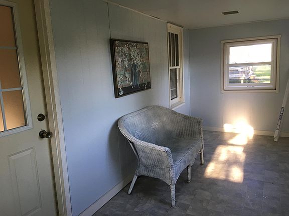 3rd image of 600 E College Ave