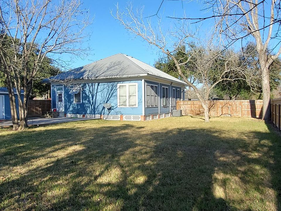 2nd image of 709 N Saint Marys St