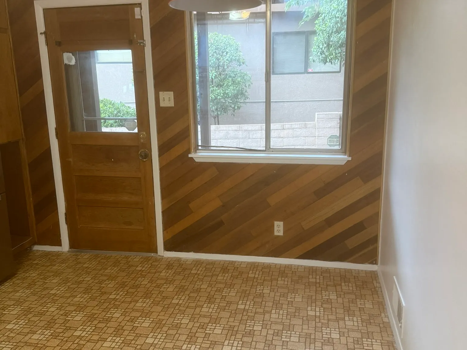 3 bed, 1330 sqft, $2,100 — Photo 4