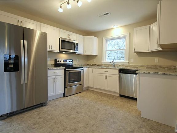 3rd image of 21282 Graystone Ln