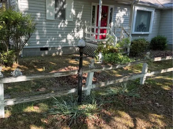 250 Locust Dr, Waverly, VA 23890