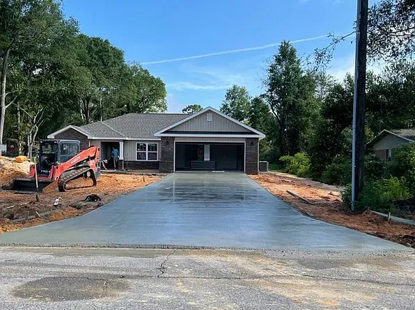 3381 Auburn Rd, Crestview, FL 32539