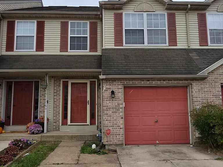 24 Woodcrest Ct — Photo 1