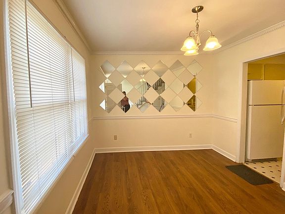 Dining room with beautiful accent wall